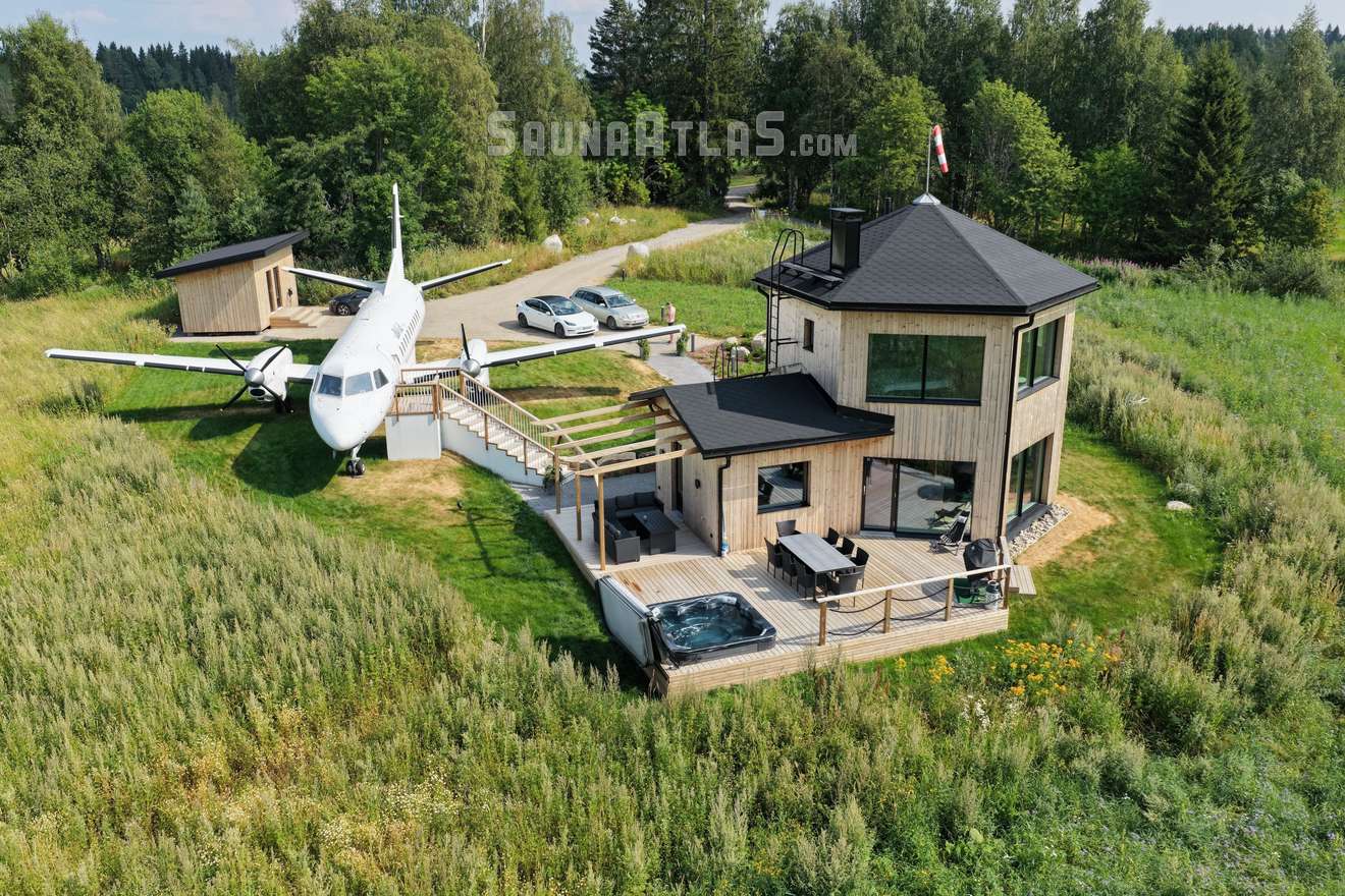 Ilmatar Airplane Lodge