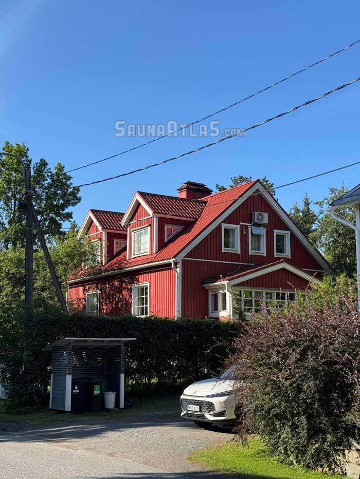 120 yrs. old log house in Kuopio city centre