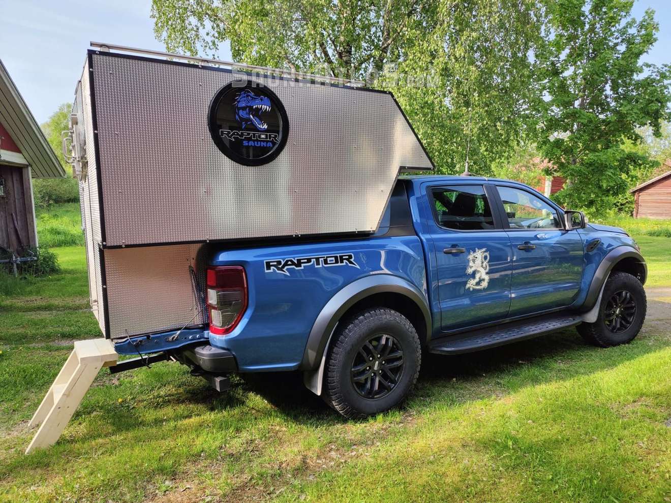Raptor sauna